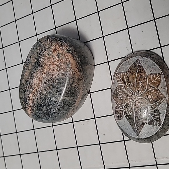 Soap Stone Jewelry Box/Container,  Shelf-sitter gently pre-loved from Nicaragua - Picture 8 of 10